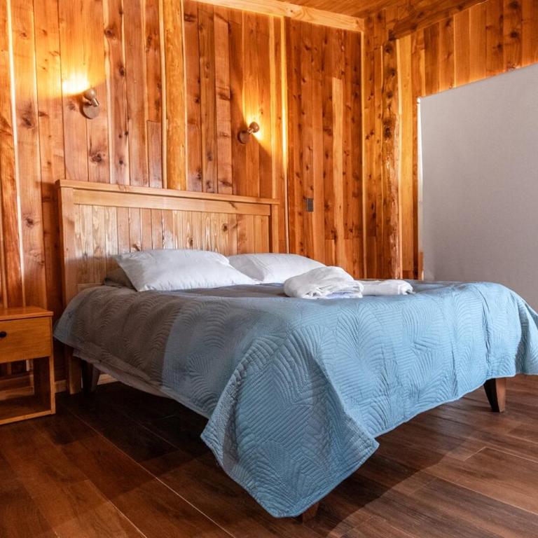 Studio Rústico-Moderno Refugio de Madera y Luz - One-Bedroom House - 9