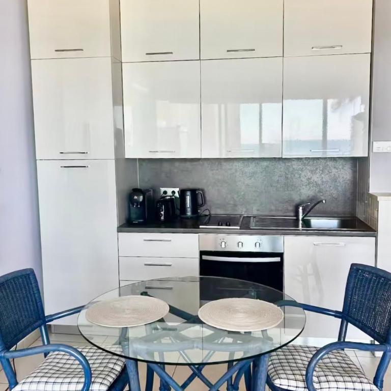 Fantastic Sea View Studio With Balcony, Garavan Port - Appartement 1 Chambre - 3