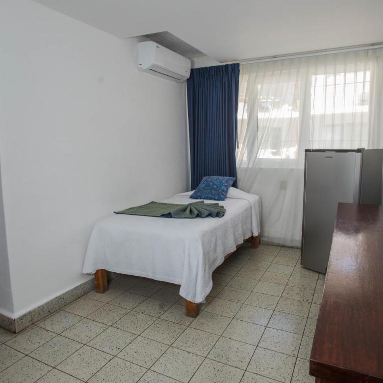 Hotel Rosita - Family Room - 7