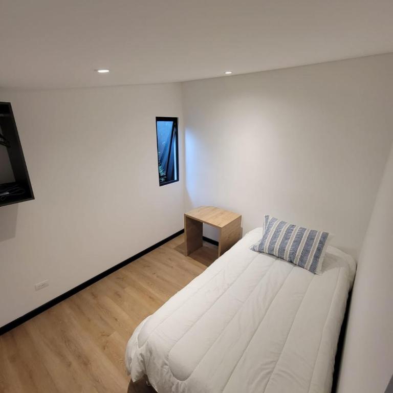 Linda Habitación a pasos de vive Claro, parque Simon Bolivar - Habitación Individual - 1