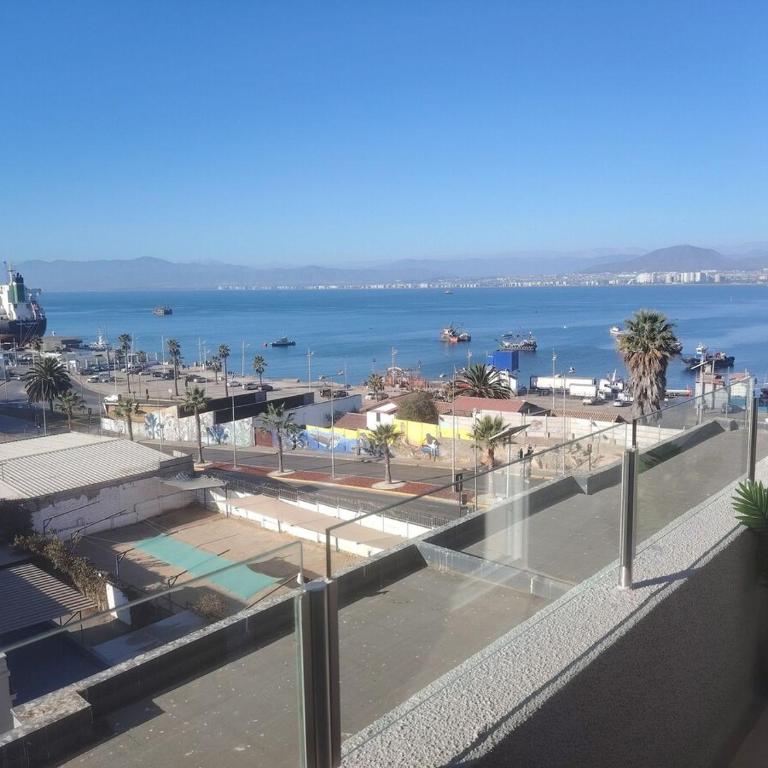 Oceanfront apartment overlooking the port of Coquimbo - One-Bedroom Apartment - 5