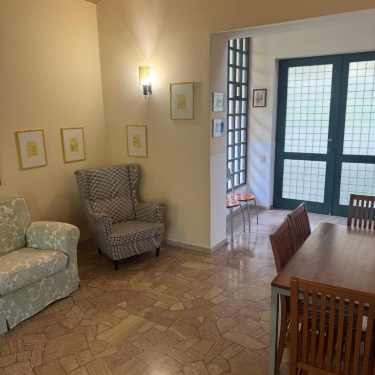 Villa Pineta - Oasi di Tranquillità a Due Passi dal Mare - Villa con 3 Camere da Letto - 5