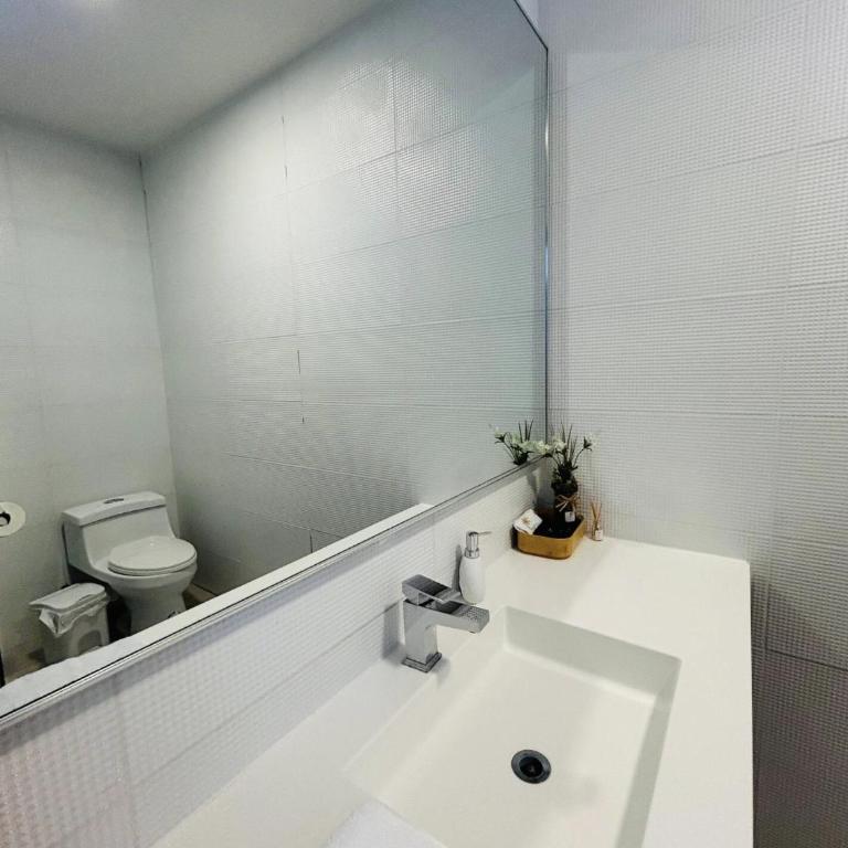 Grand Diamond Beach, 7 pax, 2 bathrooms, terrace view - One-Bedroom Apartment - 4