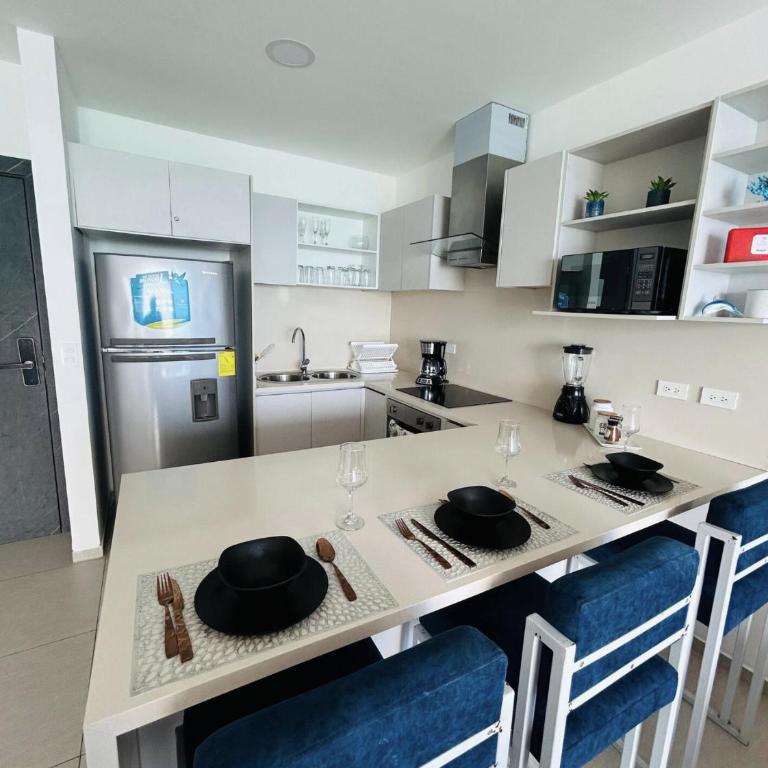Grand Diamond Beach, 7 pax, 2 bathrooms, terrace view - One-Bedroom Apartment - 12