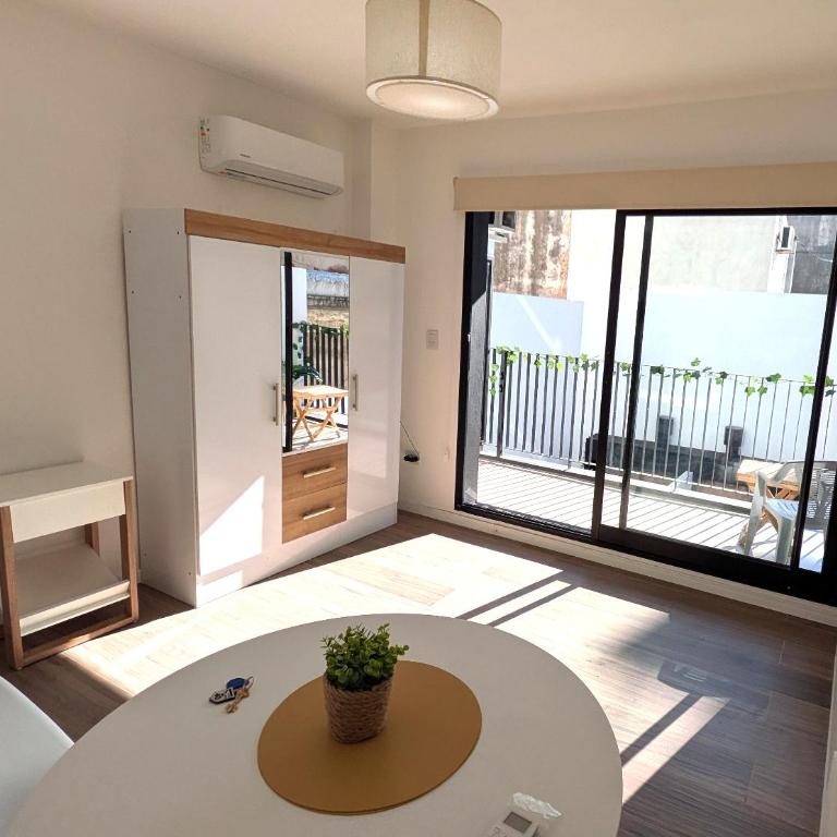 Practico Depto Mono Completo - Apartamento de 1 dormitorio - 2