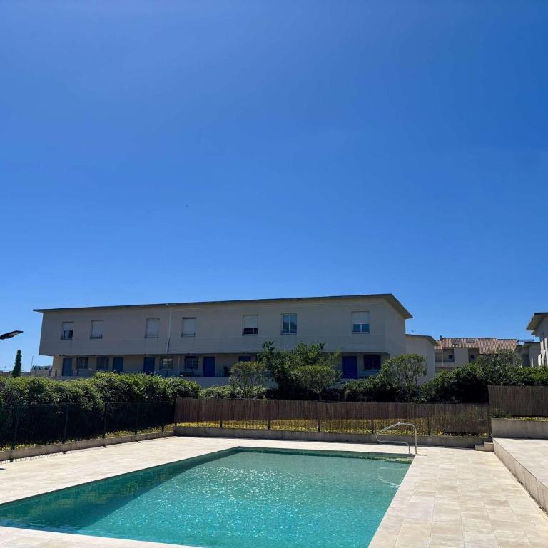 Appartement avec clim et piscine - 3 pers. - FR-1-252-203 - Appartement - 2