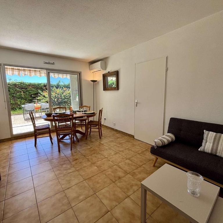 Appartement avec clim et piscine - 3 pers. - FR-1-252-203 - Appartement - 6