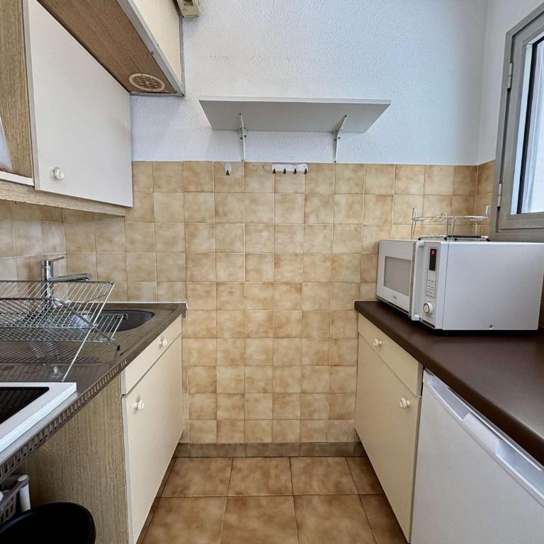 Appartement avec clim et piscine - 3 pers. - FR-1-252-203 - Appartement - 8