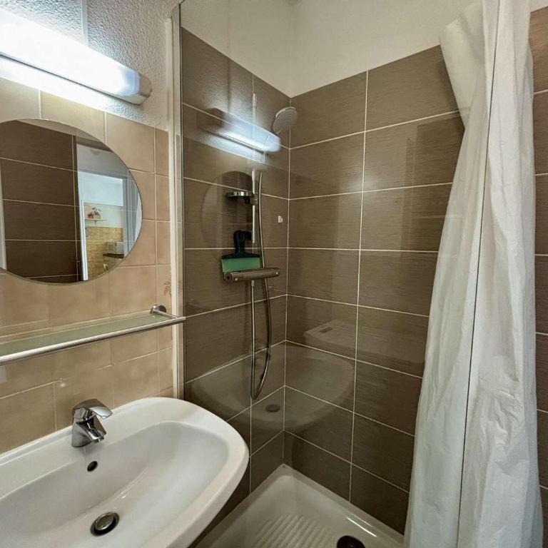 Appartement avec clim et piscine - 3 pers. - FR-1-252-203 - Appartement - 12