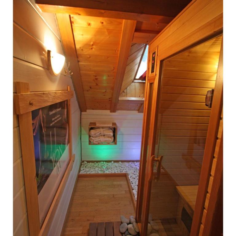 Chalet spacieux avec animaux - ? pers. - FR-1-589-857 - Maison de Vacances - 25
