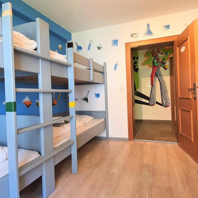 Alpking Hostel - Zweibettzimmer mit Gemeinschaftsbad - 2