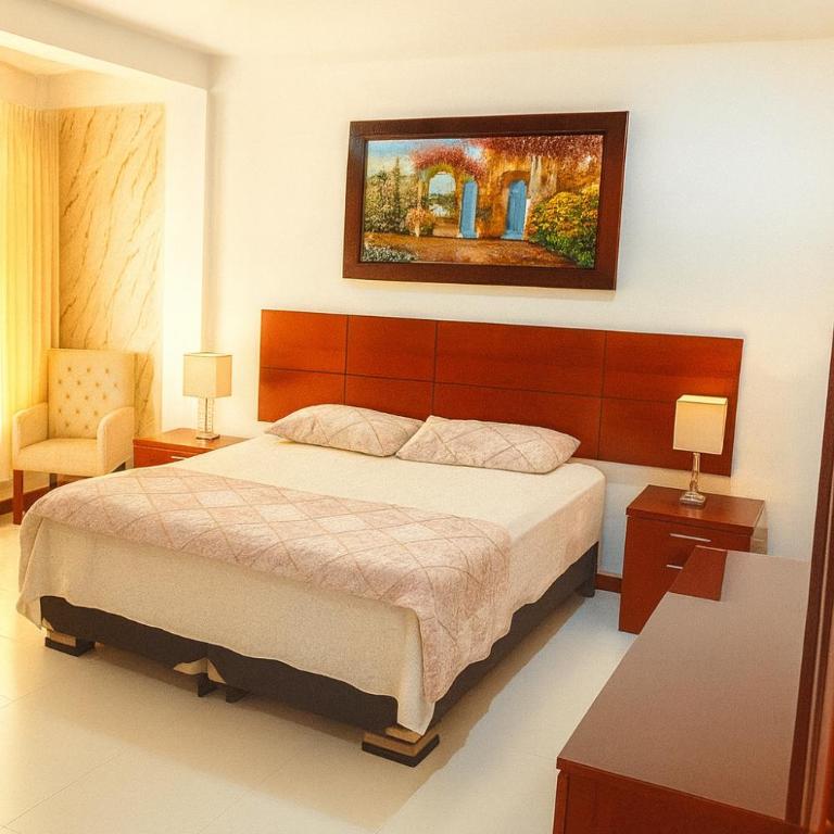 Deluxe Hotel Talara! - Habitación con cama extragrande y balcón - 2