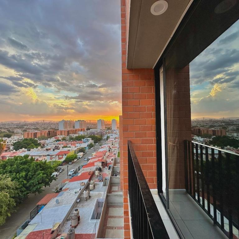 Departamento, Vista panorámica, Estacionamiento techado - Three-Bedroom Apartment - 2