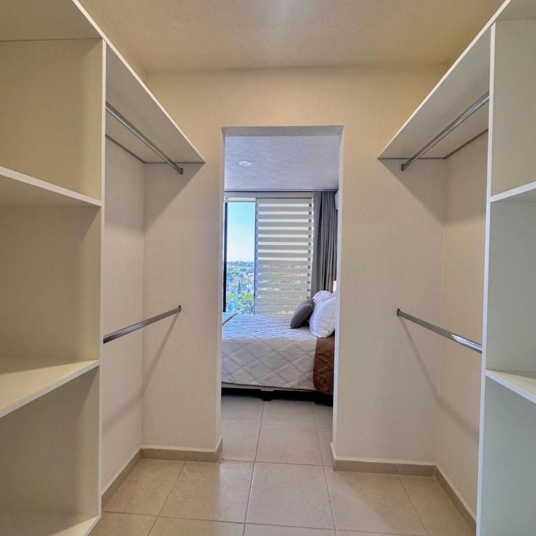 Departamento, Vista panorámica, Estacionamiento techado - Three-Bedroom Apartment - 59
