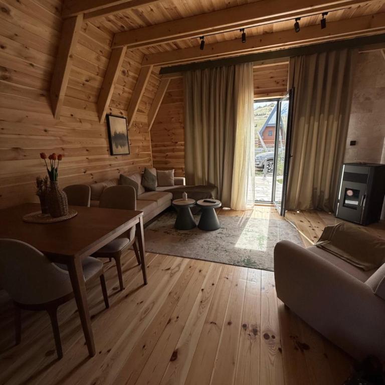 SteLa Mount House - Two-Bedroom Villa - 2