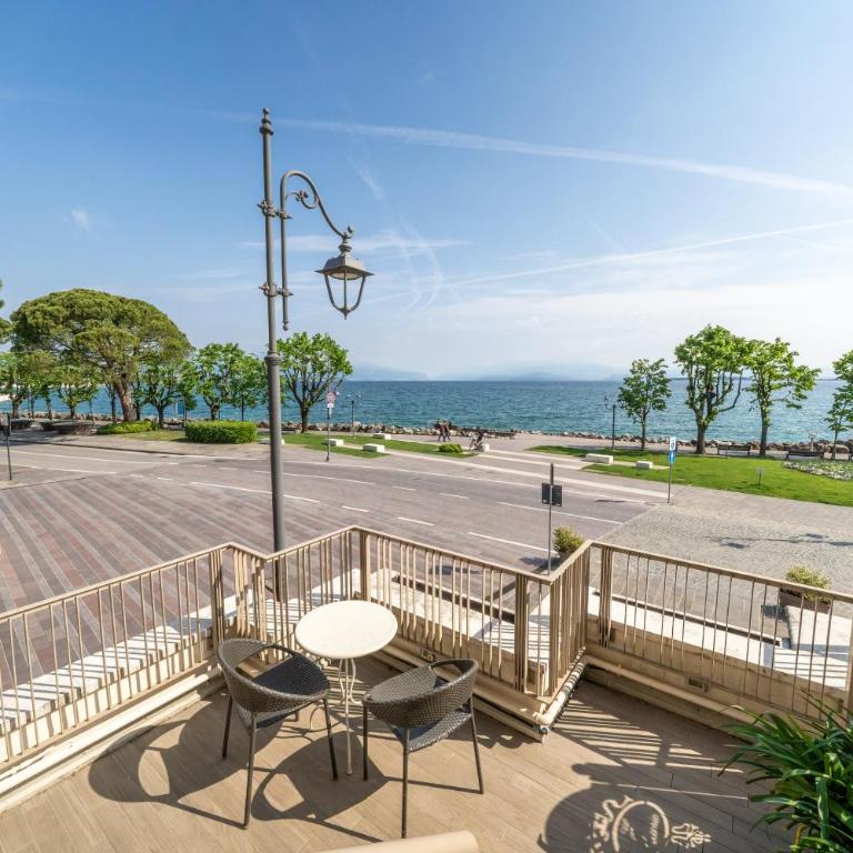 Hotel Vittorio - Suite Gold con Balcone e Vista Lago - 9