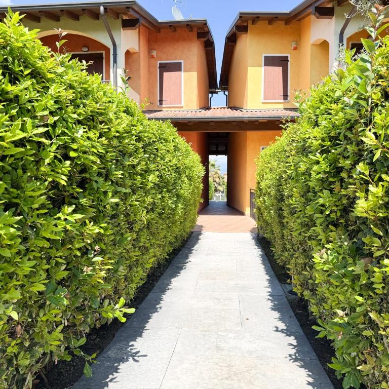 ZetaStay Garda Lake - piscina, giardino e box auto - Appartamento con 2 Camere da Letto e Vista Giardino - 12