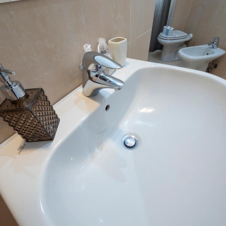 Charme d'Epoca con Terrazzino a Porta Venezia - Appartamento con 1 Camera da Letto - 10