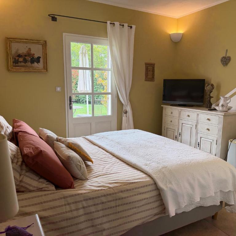 Lou pastre - Chambre Double - Vue sur Jardin - 1