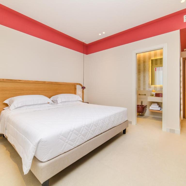 Suites 21 Luxury Apartment - Four-Bedroom Luxury Apartment - 15