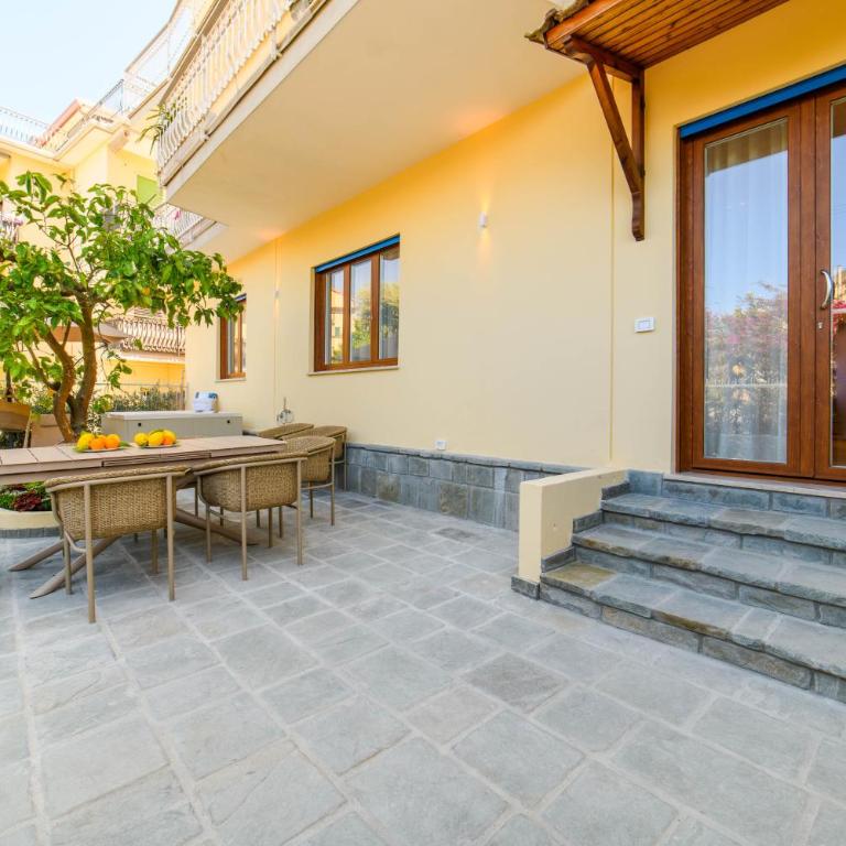 Suites 21 Luxury Apartment - Four-Bedroom Luxury Apartment - 32