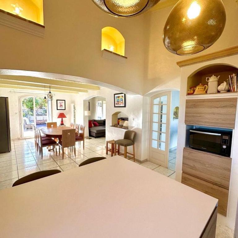 Villa provençale, piscine, jacuzzi & parking - Villa - 16