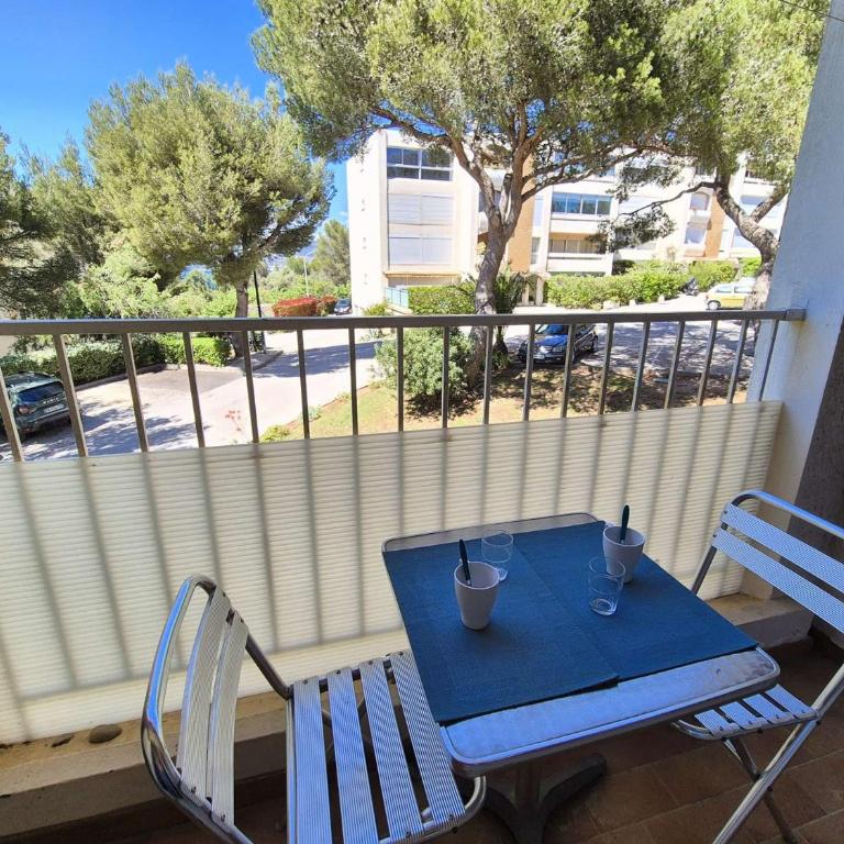 Appartement 2 chambres, climatisé, piscine, tennis - Appartement 2 Chambres avec Balcon et Vue sur la Mer - 1