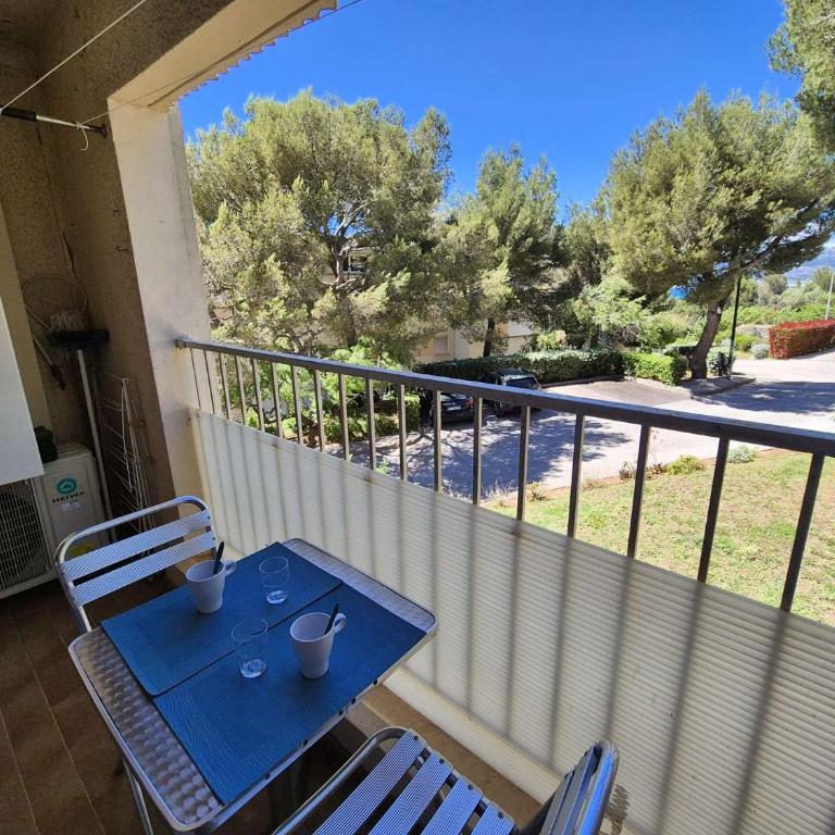 Appartement 2 chambres, climatisé, piscine, tennis - Appartement 2 Chambres avec Balcon et Vue sur la Mer - 2
