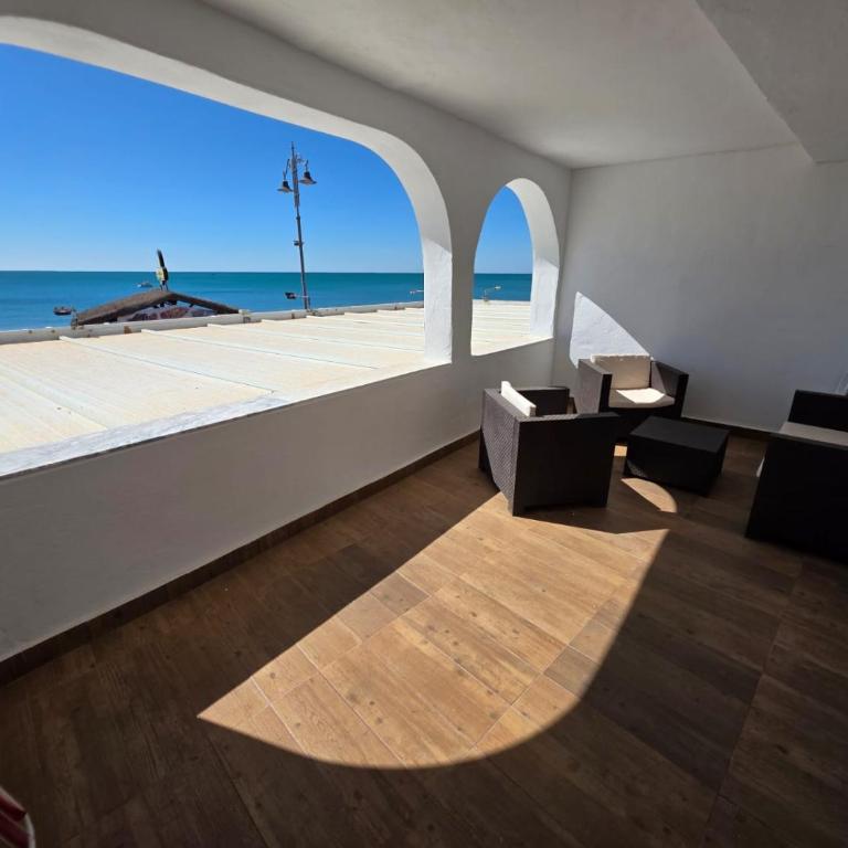 Apartamentos Saint Tropez - Apartamento de 2 dormitorios con vistas al mar - 10