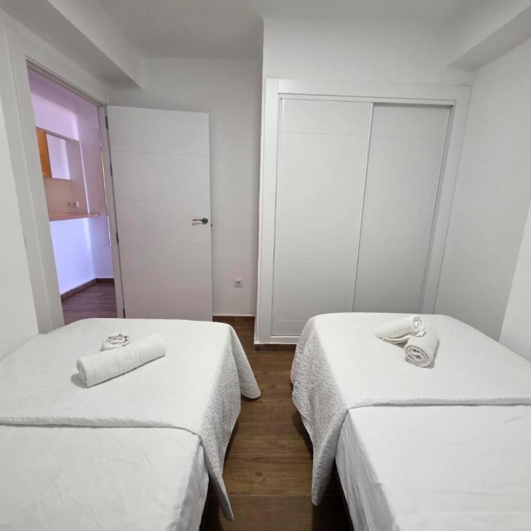 Apartamentos Saint Tropez - Apartamento de 2 dormitorios con vistas al mar - 14