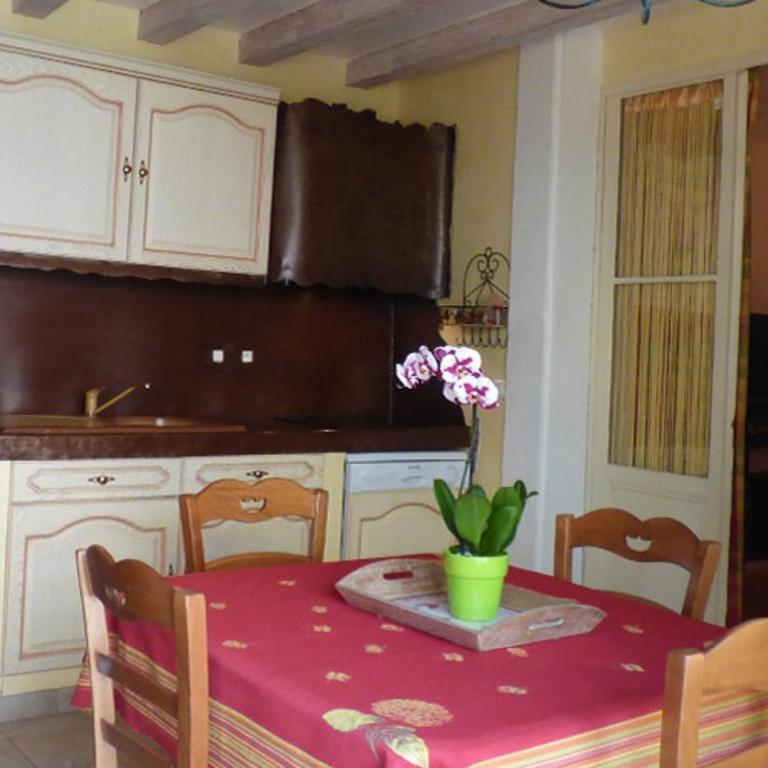 Gîte Vanessa - Two-Bedroom House - 10