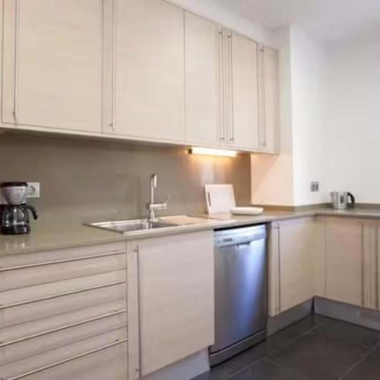 Enjoy Apartments Joan Miro - Apartment - 5