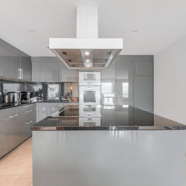 Luxury 4-Bedroom Residence at Le National Montreux by GuestLee - Apartment - 10