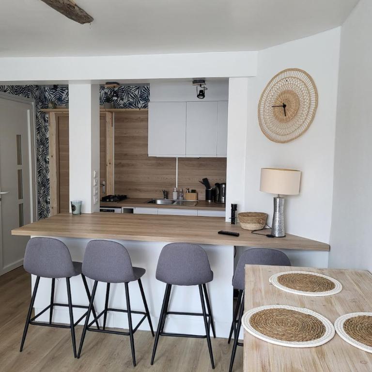 Les Eglantines à 200m de la plage - One-Bedroom Apartment - 2