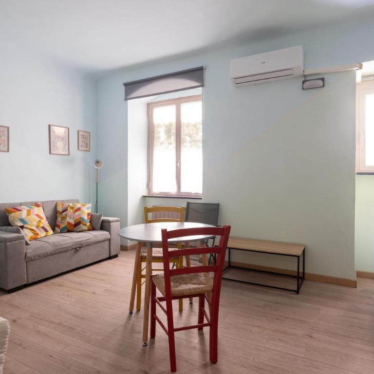 193Gramsci Comfort Apartment 2 plus 2 guests City center location Near ferries and Portovenere bus Flexible space with adjacent unit - Appartamento con 1 Camera da Letto - 4