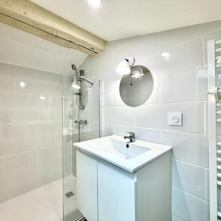Les Suites du Richelieu, climatisées , 4 pers,à Nîmes - Appartamento con 2 Camere da Letto - 16