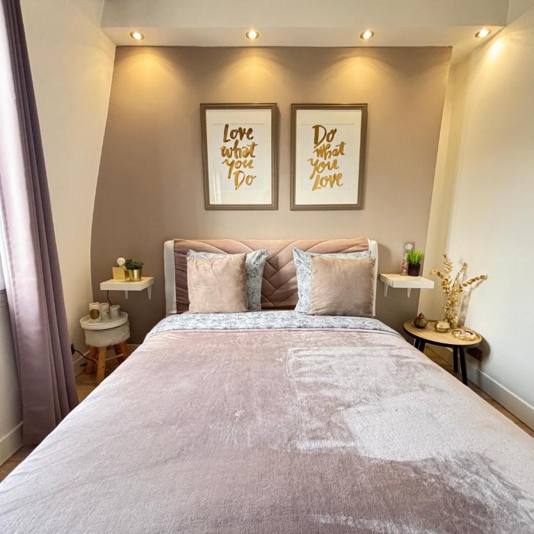 Sublime appartement refait à neuf en dernier étage baigné de lumière avec une très belle hauteur sous plafond 2 chambres en plein centre de Paris - Appartement 2 Chambres - 4