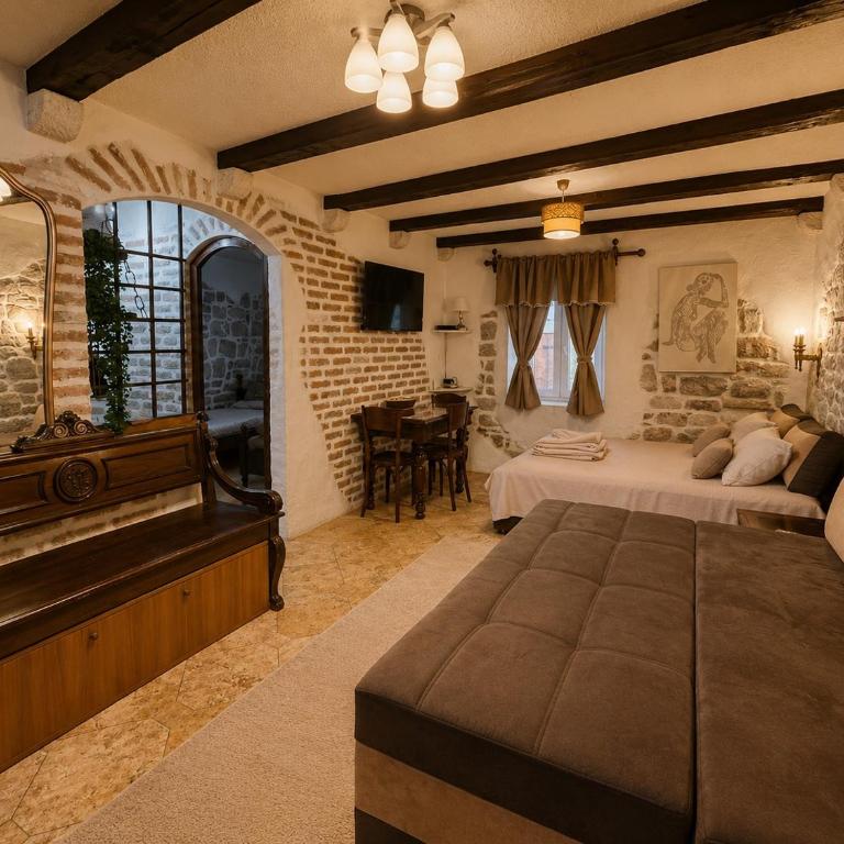 Hidden Garden Stone House Private Romantic Retreat in Budva Old Town - Two-Bedroom Apartment - 13