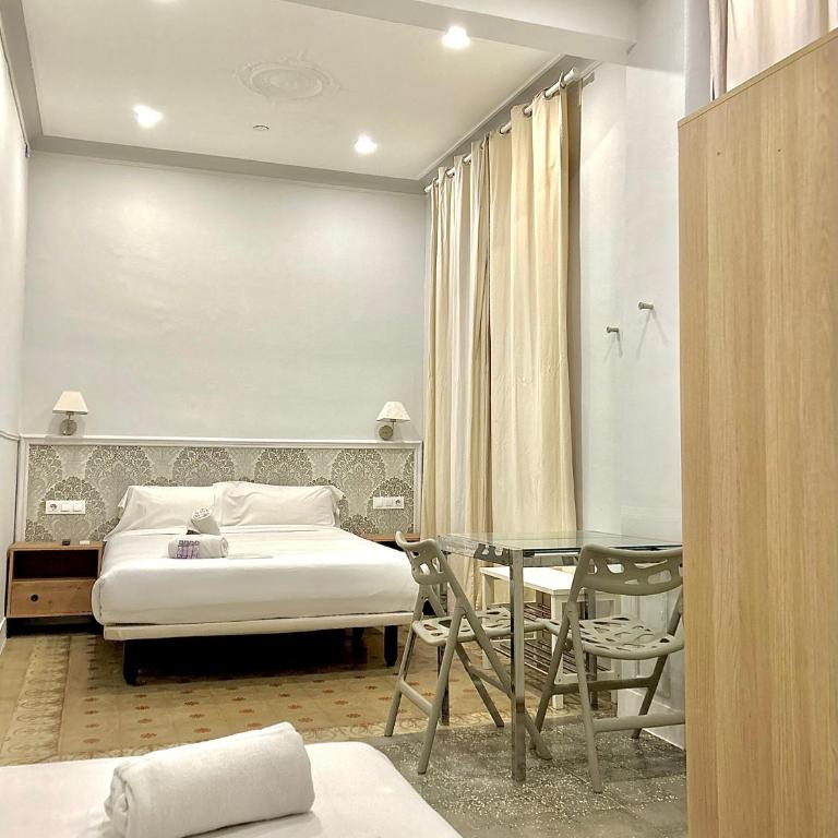 Hostal Medea - Triple Room - 3