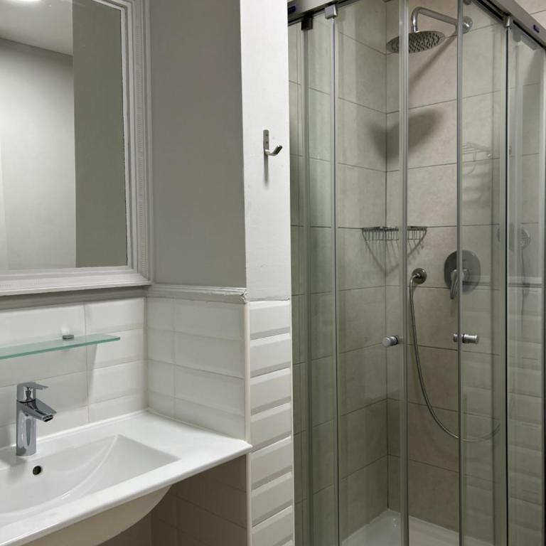 Hostal Medea - Triple Room - 4