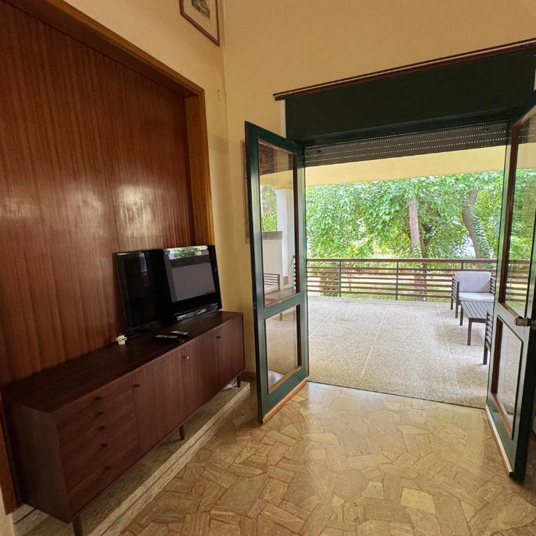 Villa Pineta - Parcheggio, Giardino - Oasi di Tranquillità a Due Passi dal Mare - Villa con 3 Camere da Letto - 2