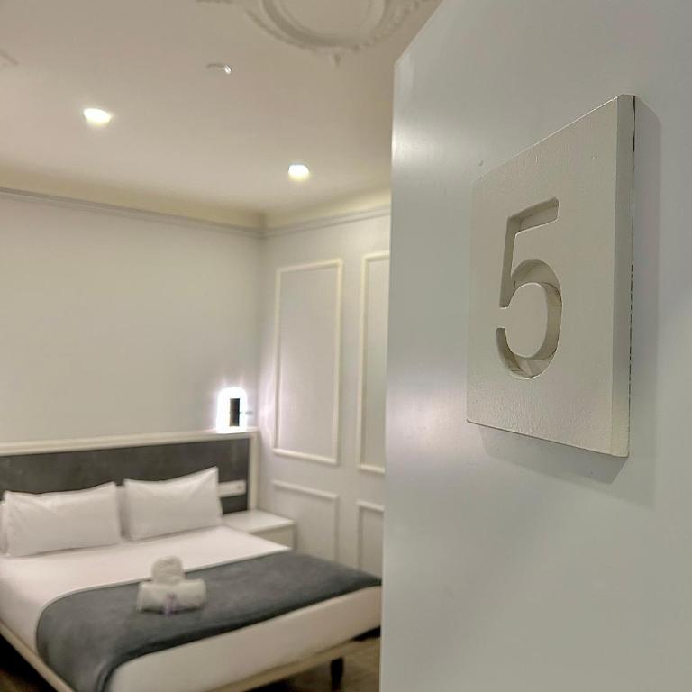 Hostal Medea - Budget Double Room - 4