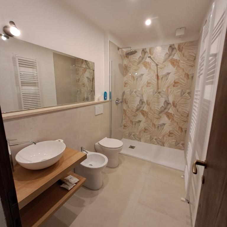 Azalea Guest House - Deluxe Triple Room - 4