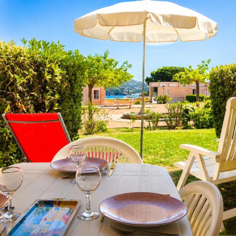 Cap Esterel, quartier Belvédère 2p meublé tourisme 3 étoiles climatisé Rez-de-Jardin, Vue Mer, WIFI, Piscine et Parking inclus - Appartement - Vue sur Mer - 7