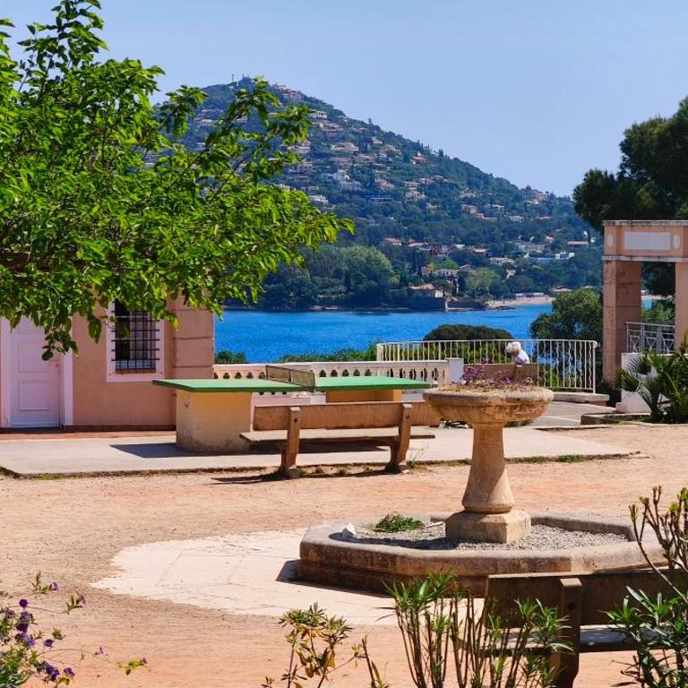 Cap Esterel, quartier Belvédère 2p meublé tourisme 3 étoiles climatisé Rez-de-Jardin, Vue Mer, WIFI, Piscine et Parking inclus - Appartement - Vue sur Mer - 6