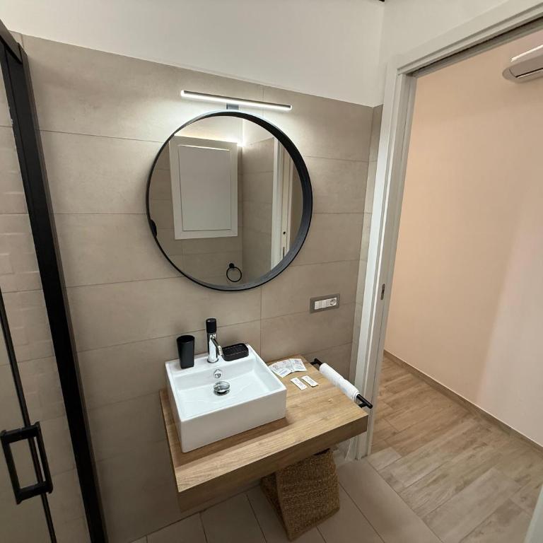 NapArt Suites - My Place - Deluxe Double Room - 3