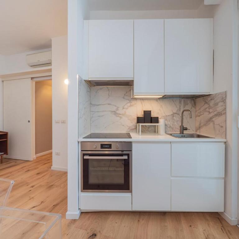 Xenia Milano - 2 rooms apt in Via Breno 1 - Appartamento con 2 Camere da Letto - 6