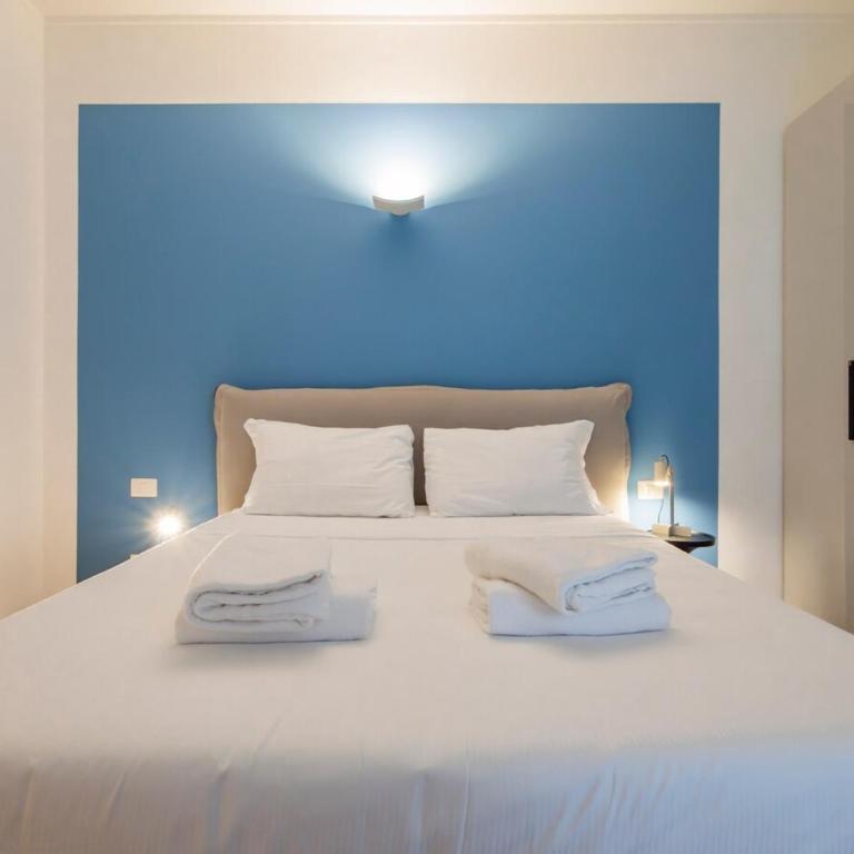 Xenia Milano - 2 rooms apt in Via Breno 1 - Appartamento con 2 Camere da Letto - 3