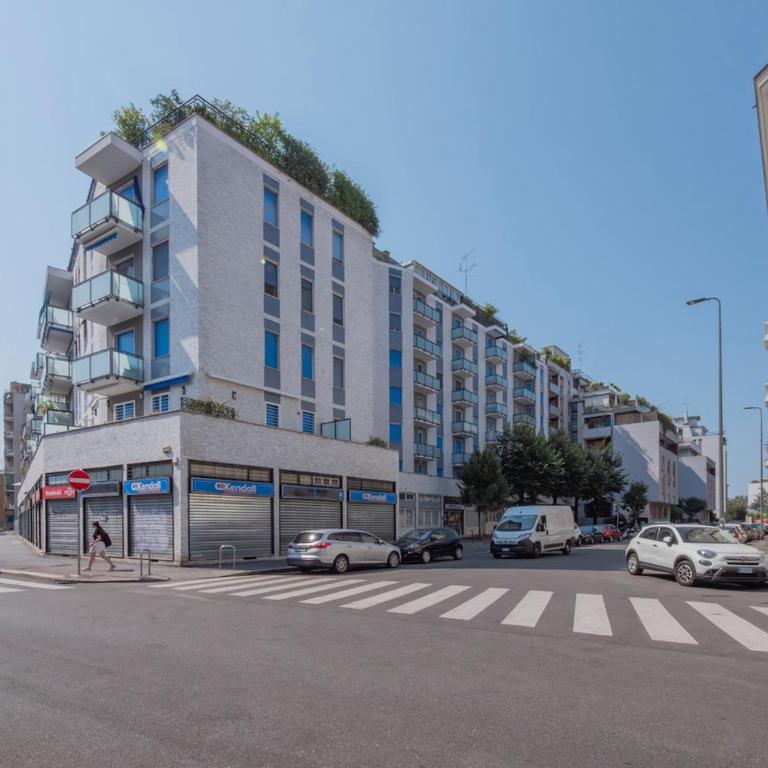 Xenia Milano - 2 rooms apt in Via Breno 1 - Appartamento con 2 Camere da Letto - 24
