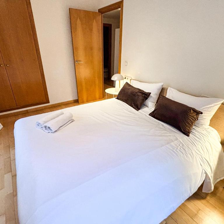 Two bedroom apartment behind the Rambla - Apartamento de 2 dormitorios - 10